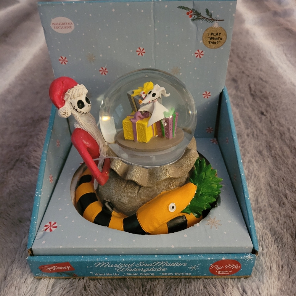 Nightmare Before Christmas musical snomotion snow globe NWT
